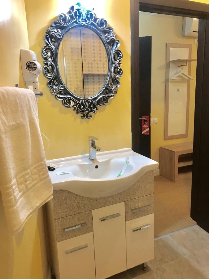 Vila 18 Hotel Boutique Bucarest Esterno foto